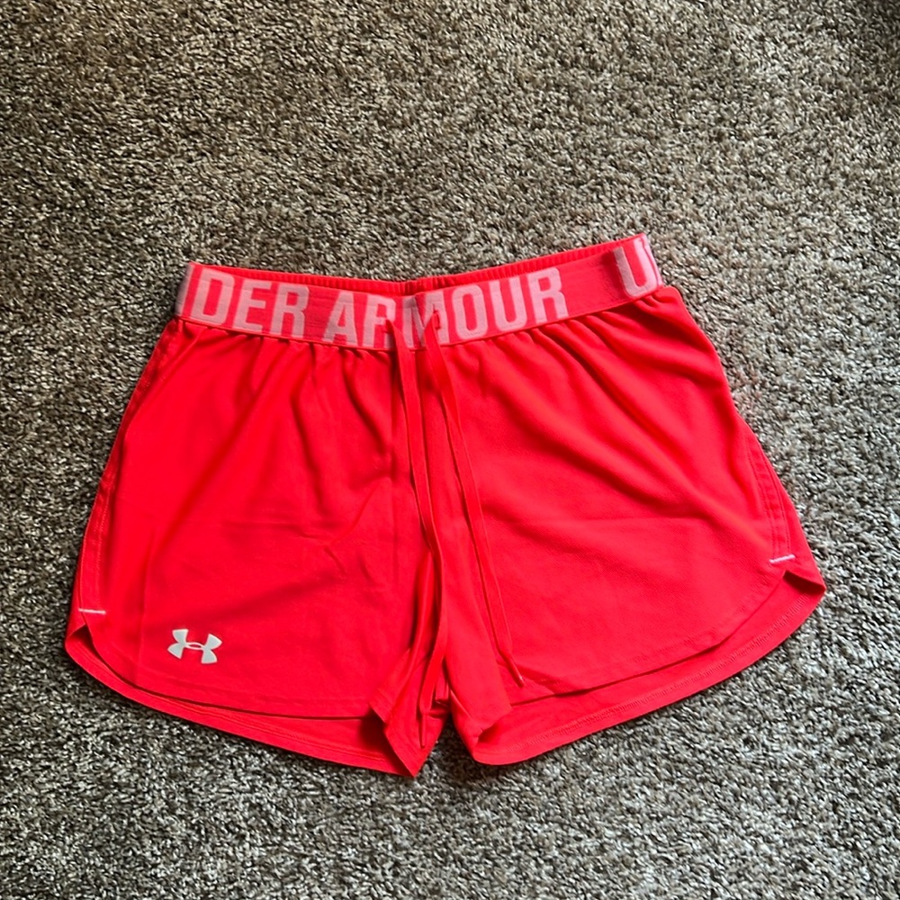 Women’s Under Armour UA heat gear size XS shorts
